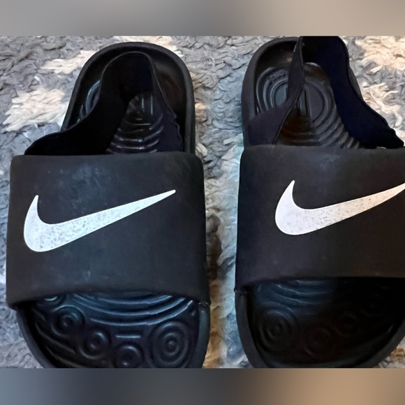 Toddler 8 Nike slides, sandals, shoes - Picture 2 of 4
